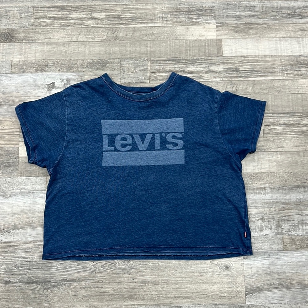 Levi’s Woman’s Medium Shirt